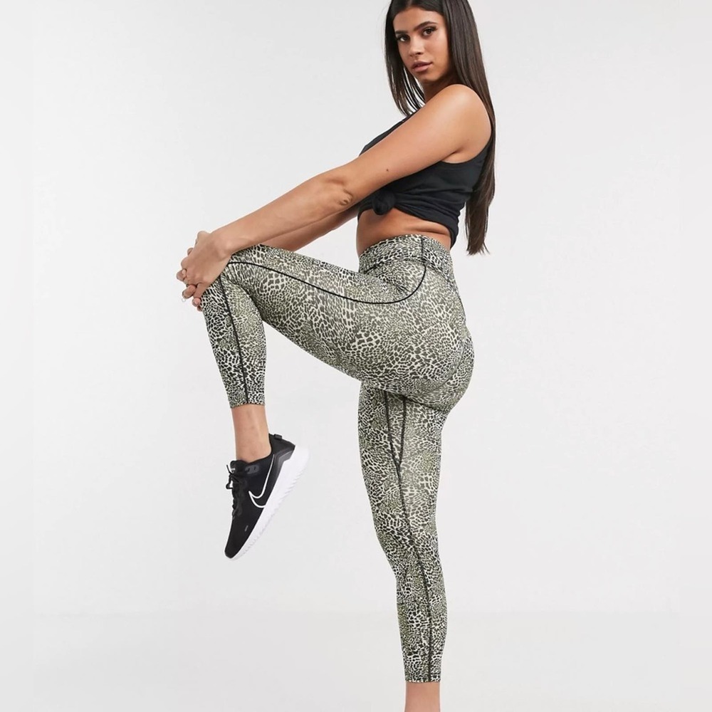 Nike Training one tight cropped leggings in leopard print‎ SZ XXL